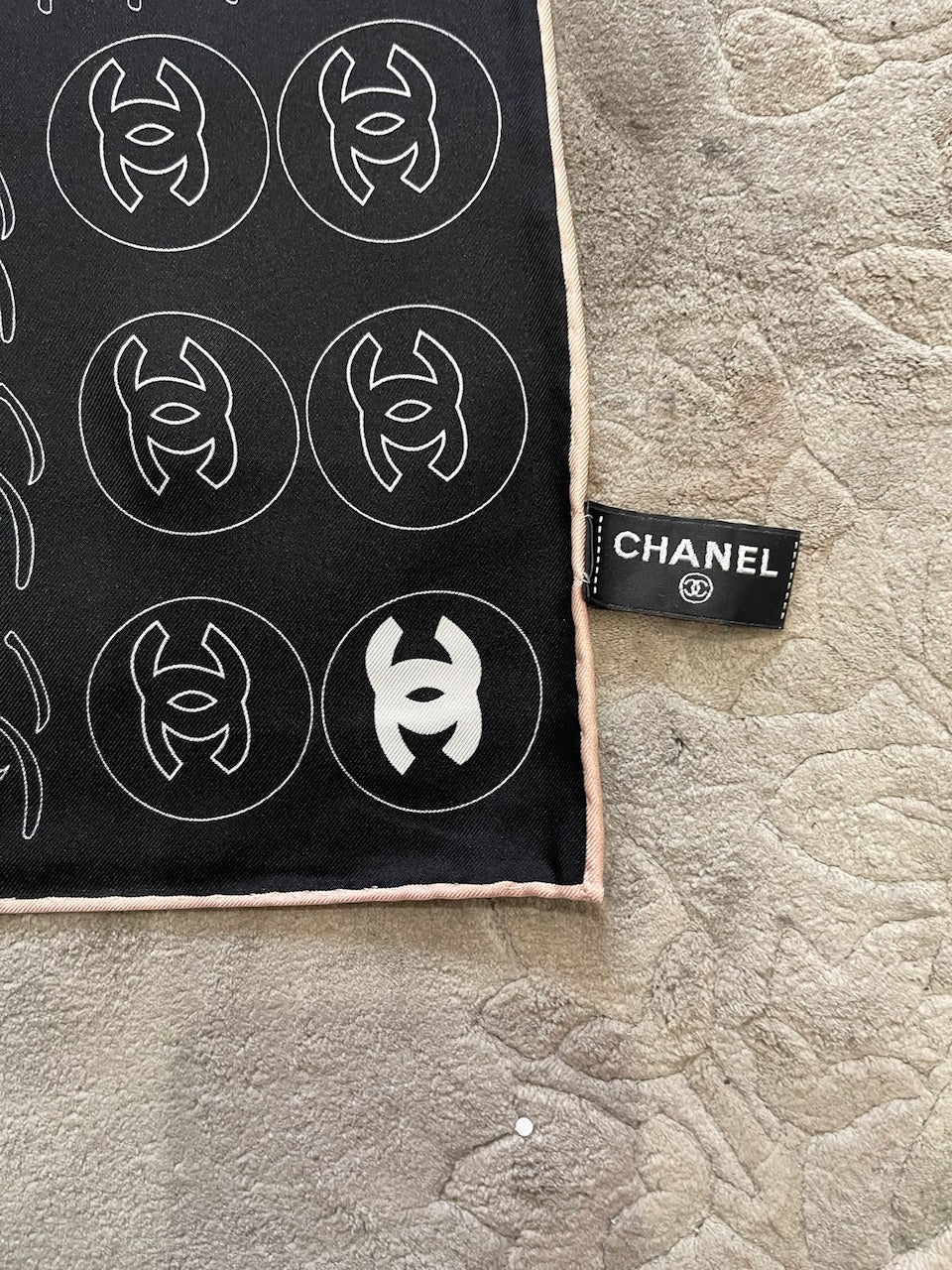 Foulard Chanel noir Trèfle