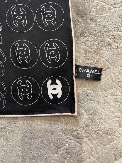 Foulard Chanel noir Trèfle