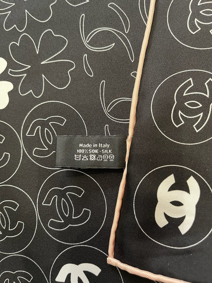 Foulard Chanel noir Trèfle
