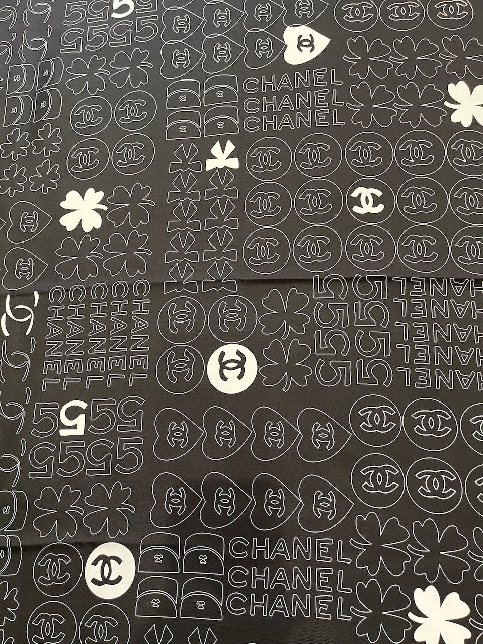Foulard Chanel noir Trèfle