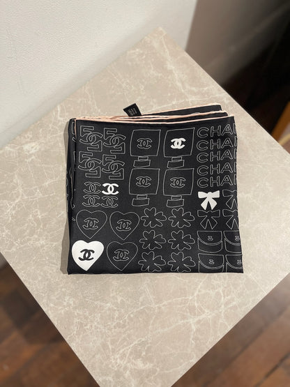 Foulard Chanel noir Trèfle