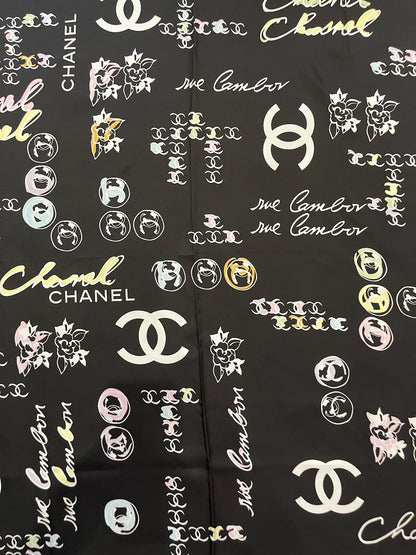 Foulard Chanel noir CC