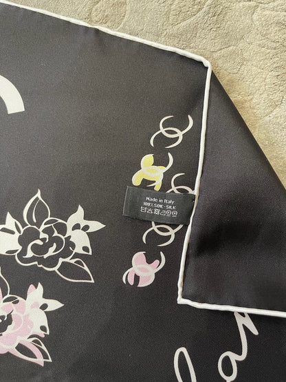 Foulard Chanel noir CC
