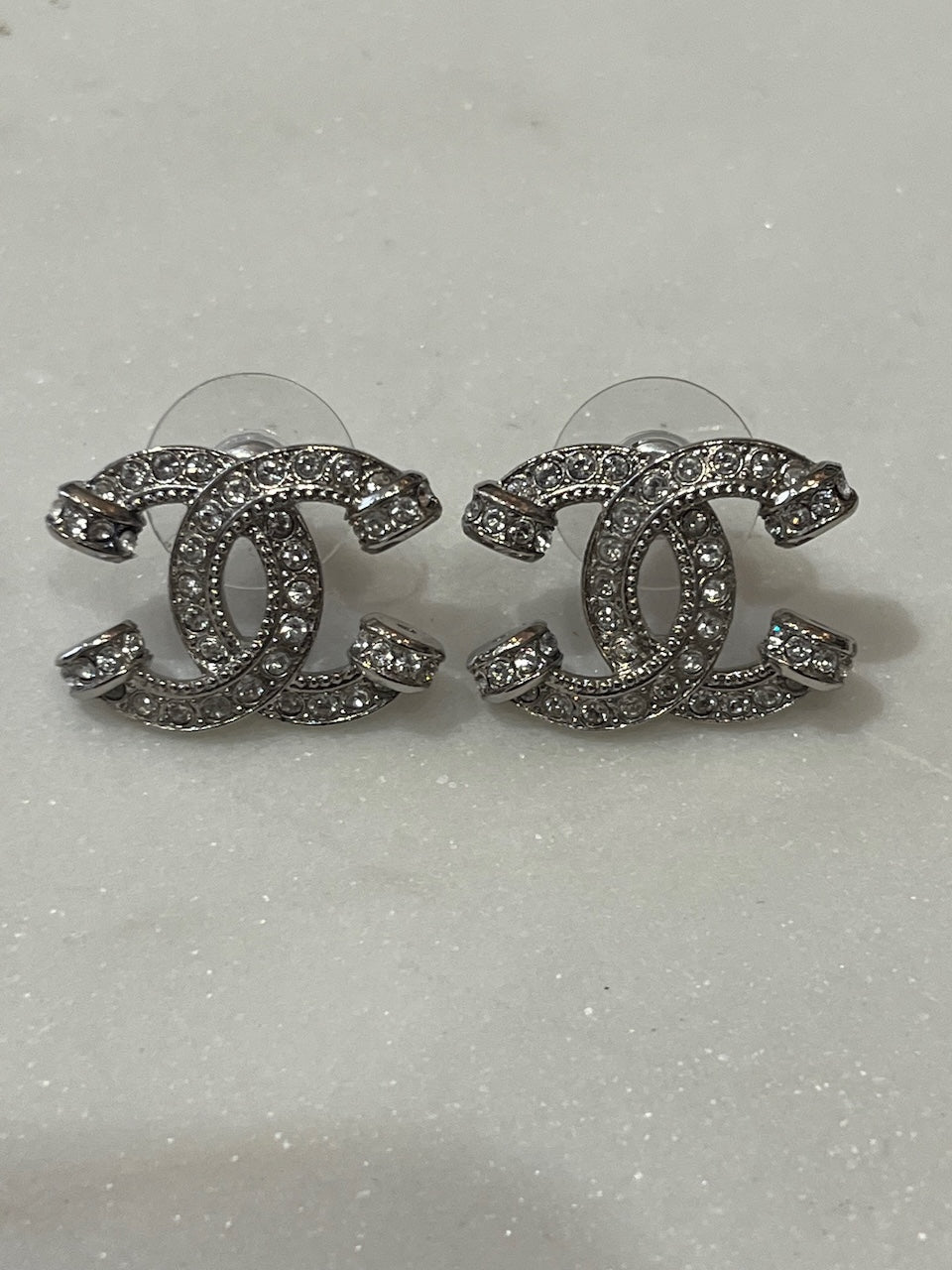 Boucles d'oreilles Chanel CC argent