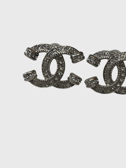 Boucles d'oreilles Chanel CC argents