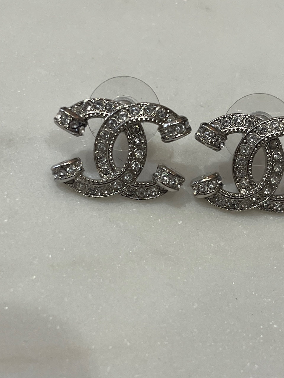 Boucles d'oreilles Chanel CC argent