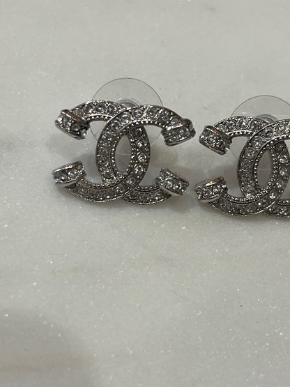 Boucles d'oreilles Chanel CC argent