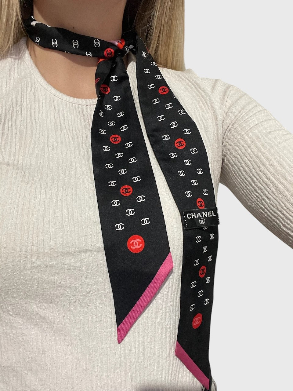 Foulard slim Chanel noir et rose