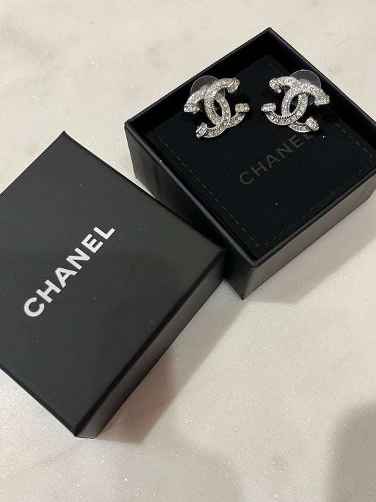 Boucles d'oreilles Chanel CC argent