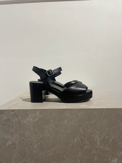 Sandales Prada noires T.37