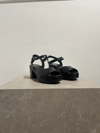 Sandales Prada noires T.37