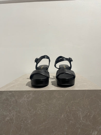 Sandales Prada noires T.37