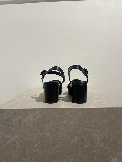 Sandales Prada noires T.37