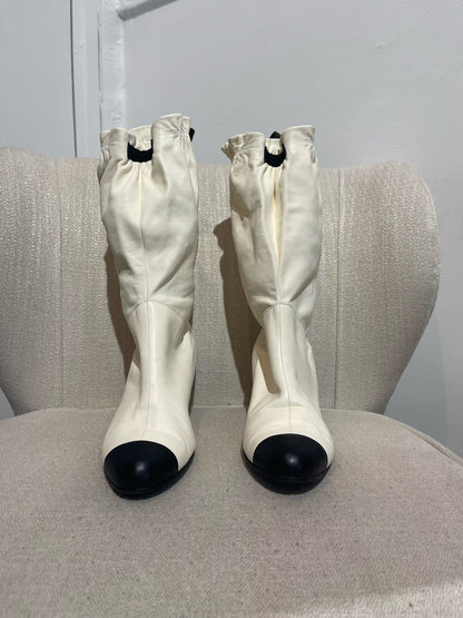 Bottes Chanel blanches T.39,5