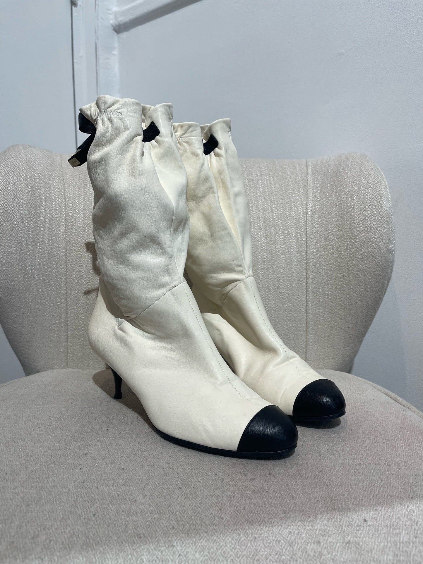 Bottes Chanel blanches T.39,5