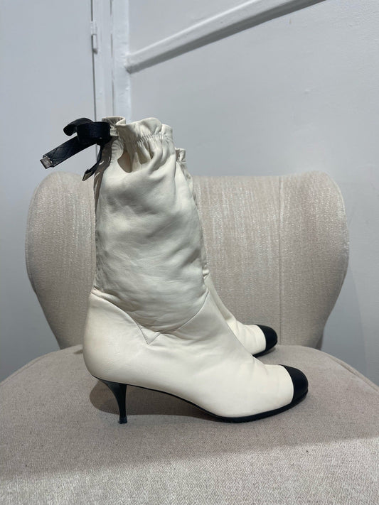 Bottes Chanel blanches T.39,5