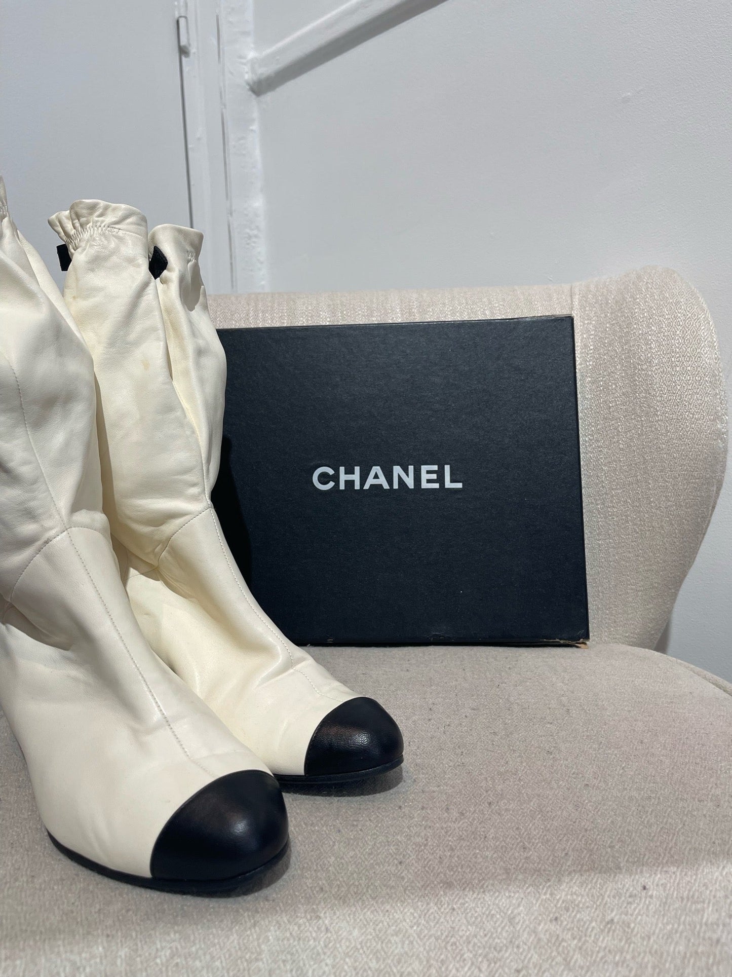 Bottes Chanel blanches T.39,5