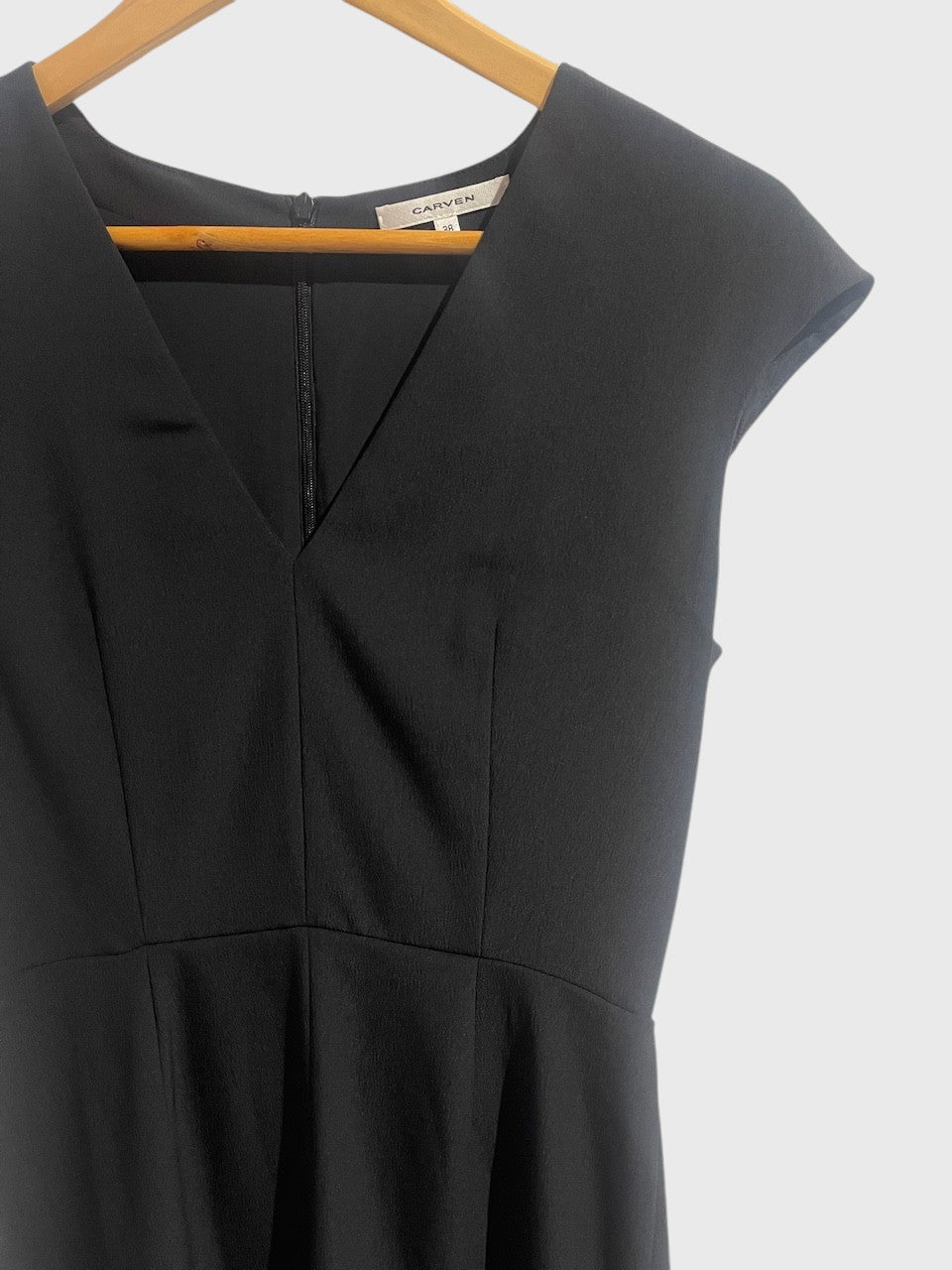 Robe Carven noire T.38