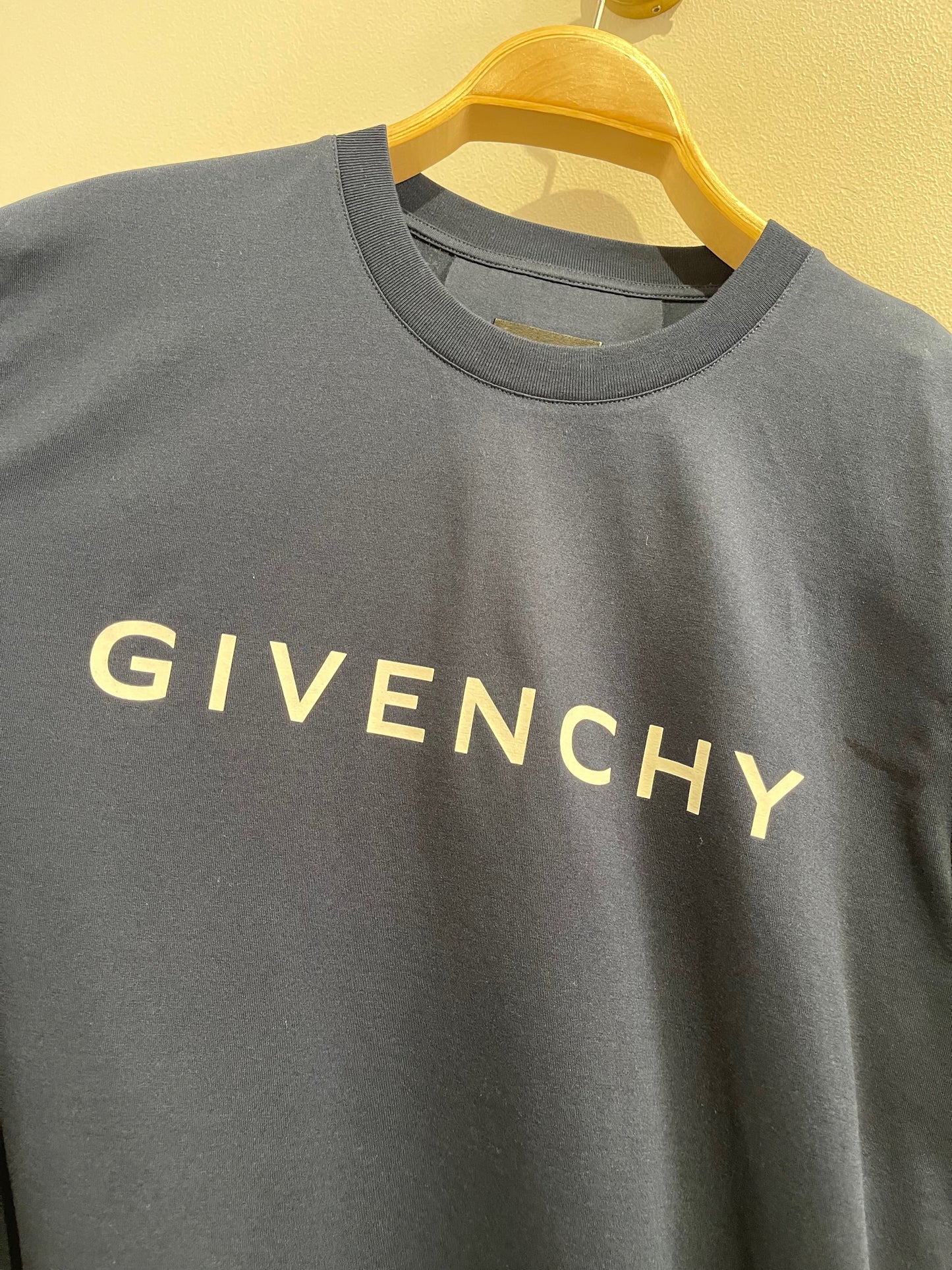 T-shirt Givenchy T.S NEUF