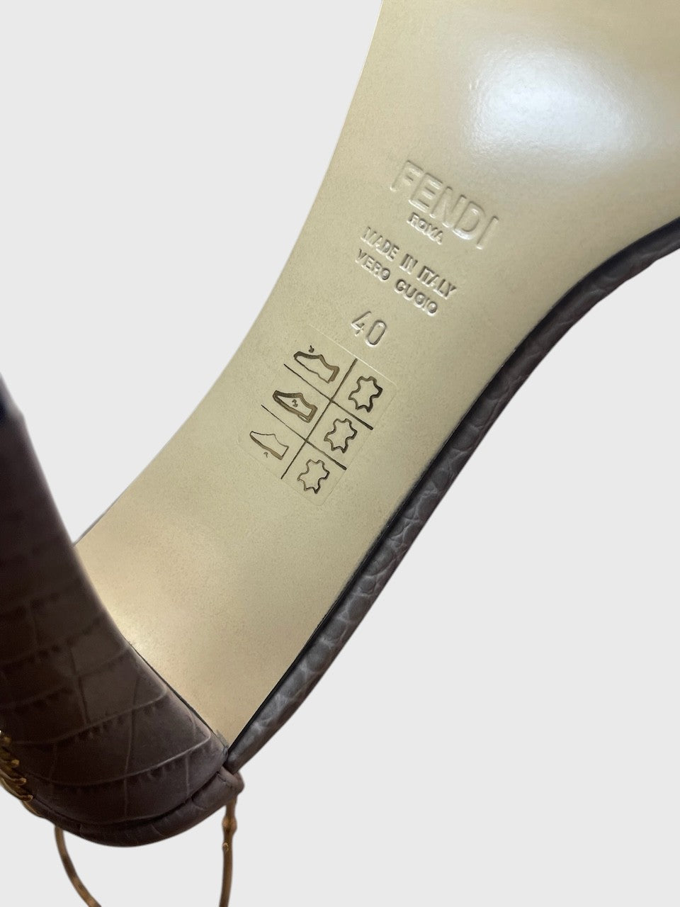 Sandales Fendi grises T.40