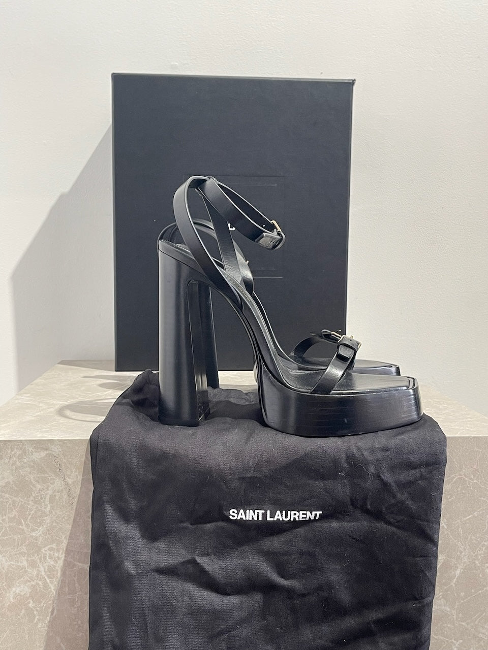 Sandales Saint Laurent noires T.38