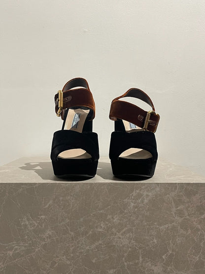 Sandales Prada noires T.38,5