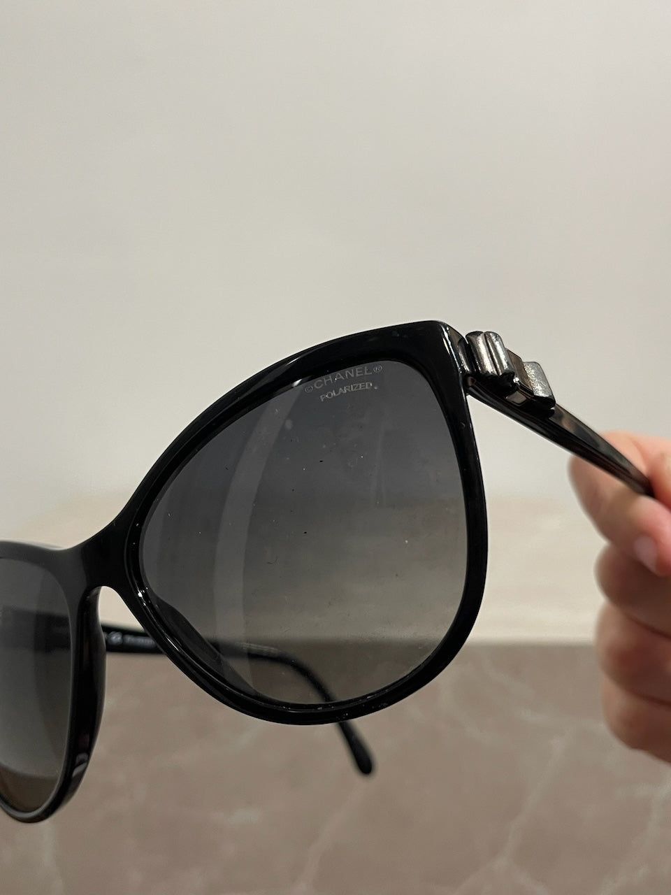 Lunettes de soleil Chanel noires