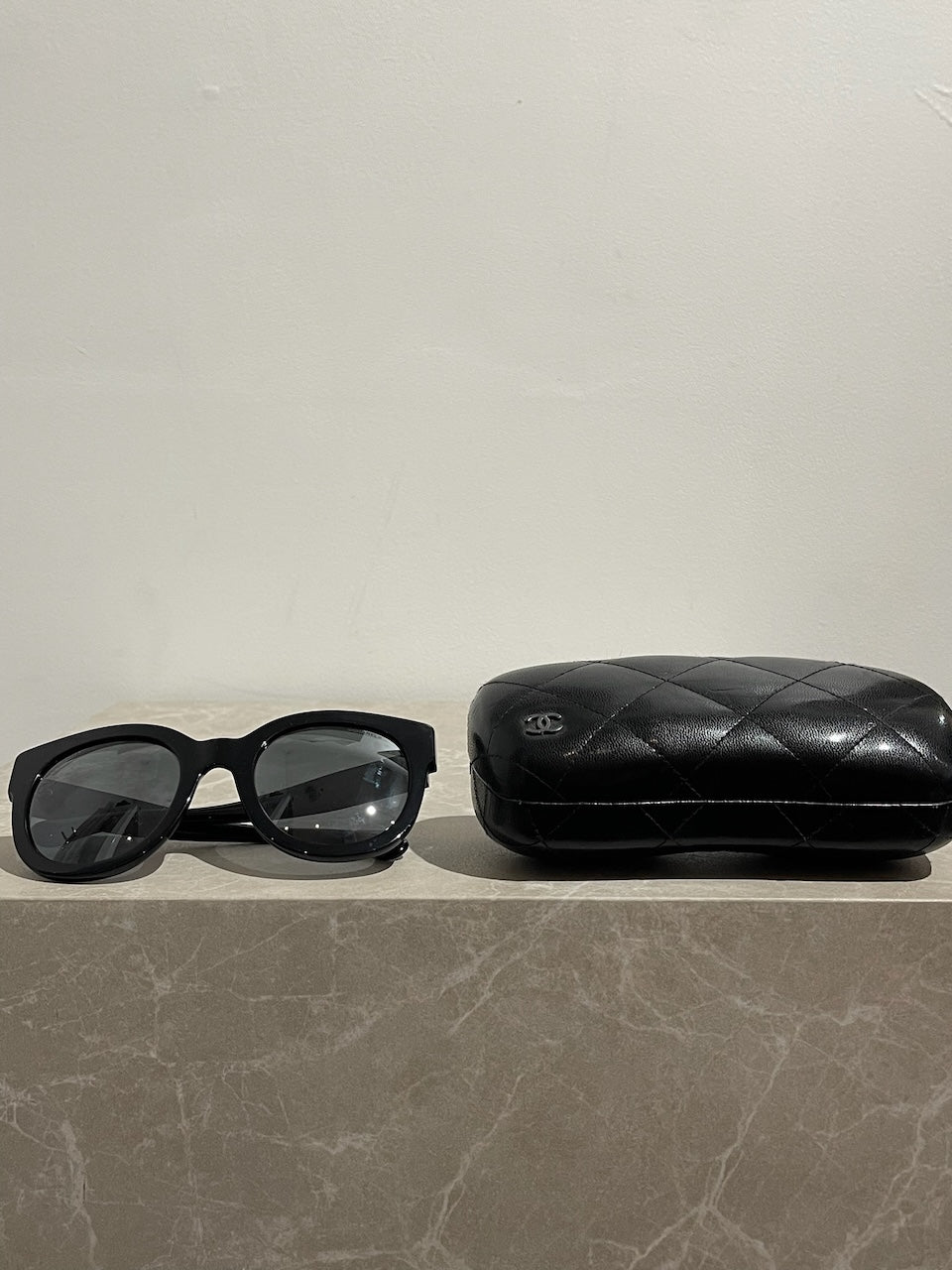 Lunettes de soleil Chanel noires