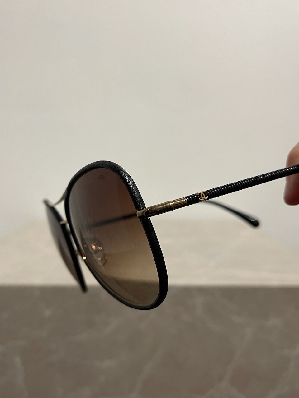 Lunettes de soleil Chanel noires