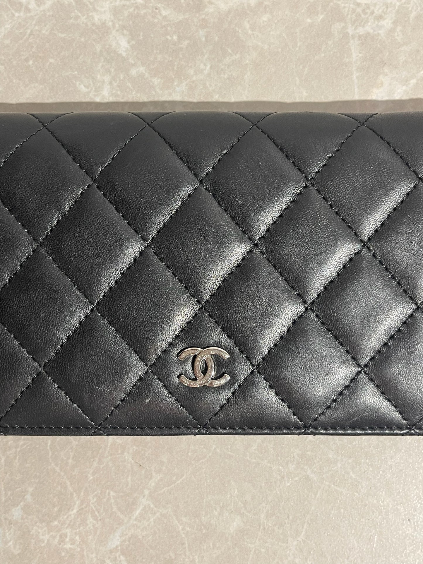 Portefeuille Chanel noir
