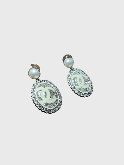 Boucles d'oreilles Chanel medaillon