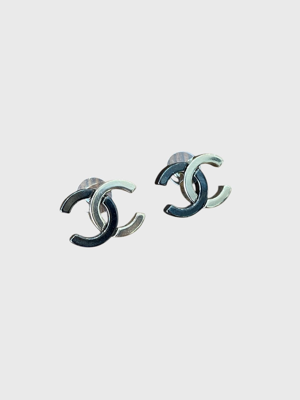 Boucles d'oreilles Chanel bicolore