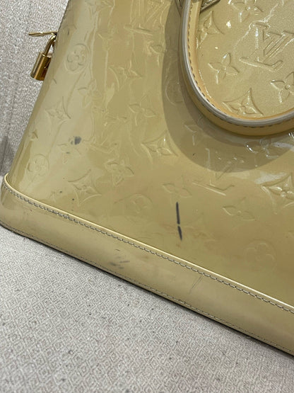 Sac Louis Vuitton Alma beige