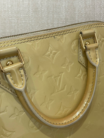 Sac Louis Vuitton Alma beige