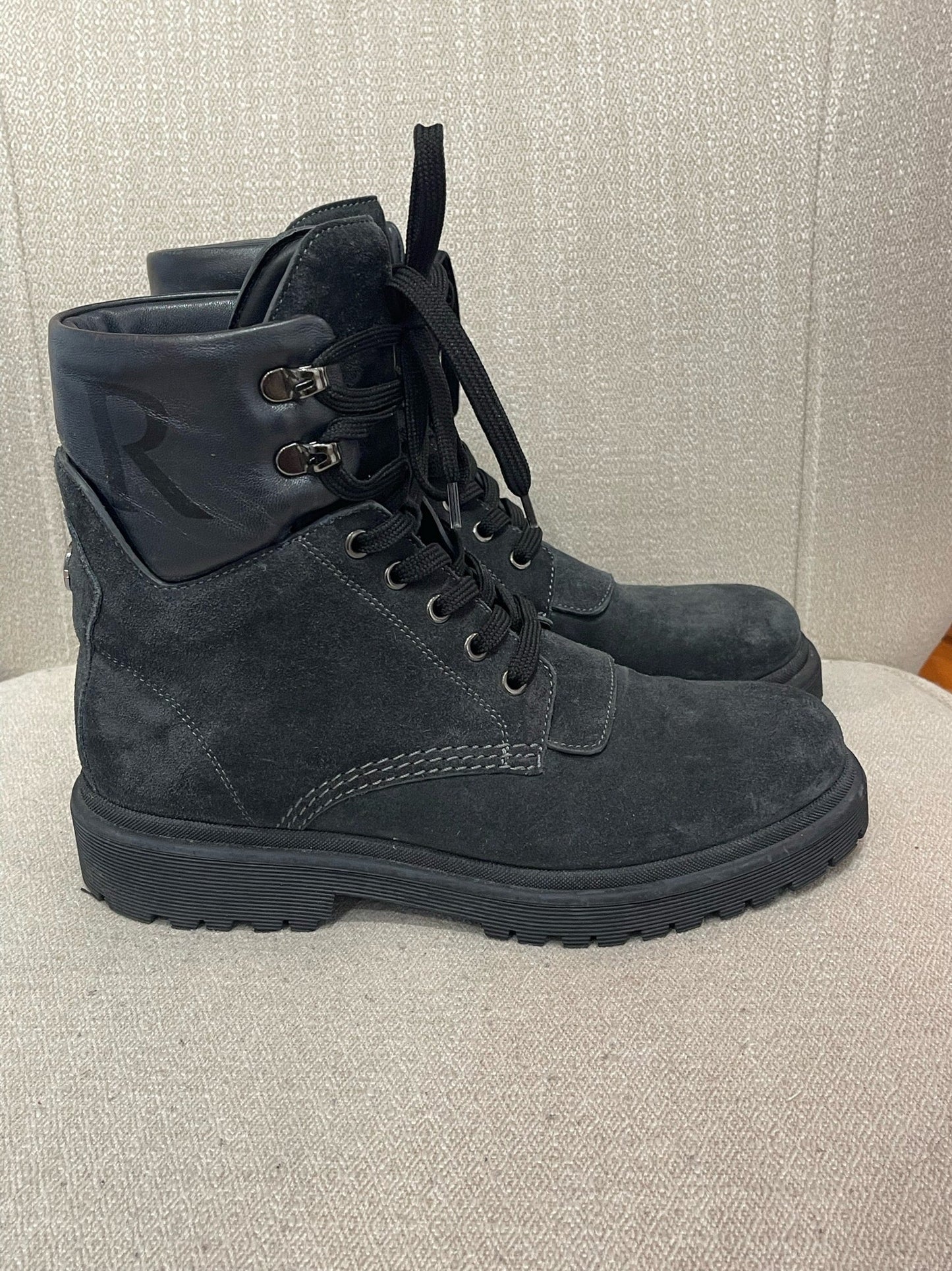 Boots Moncler noires T.38