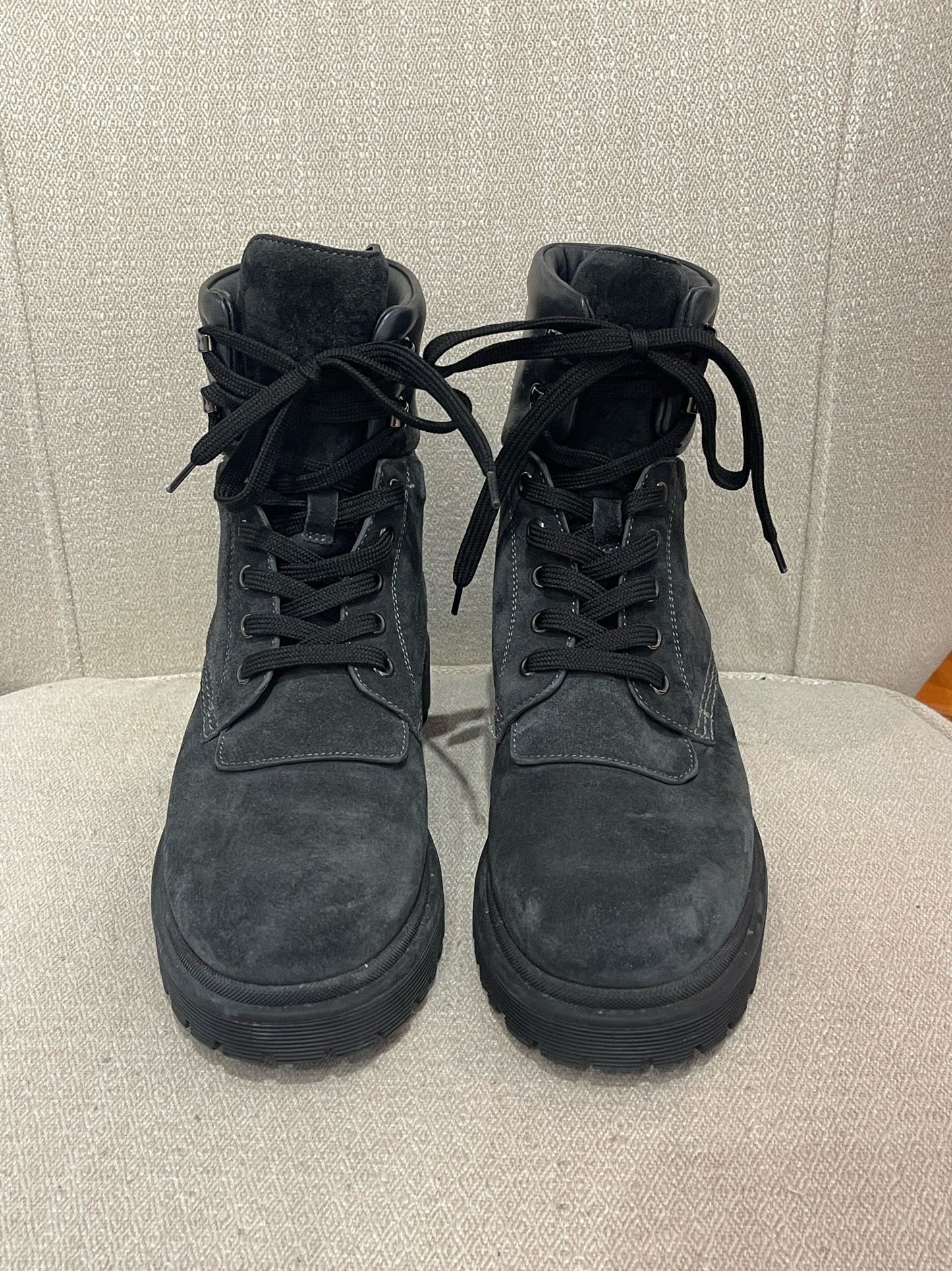 Boots Moncler noires T.38