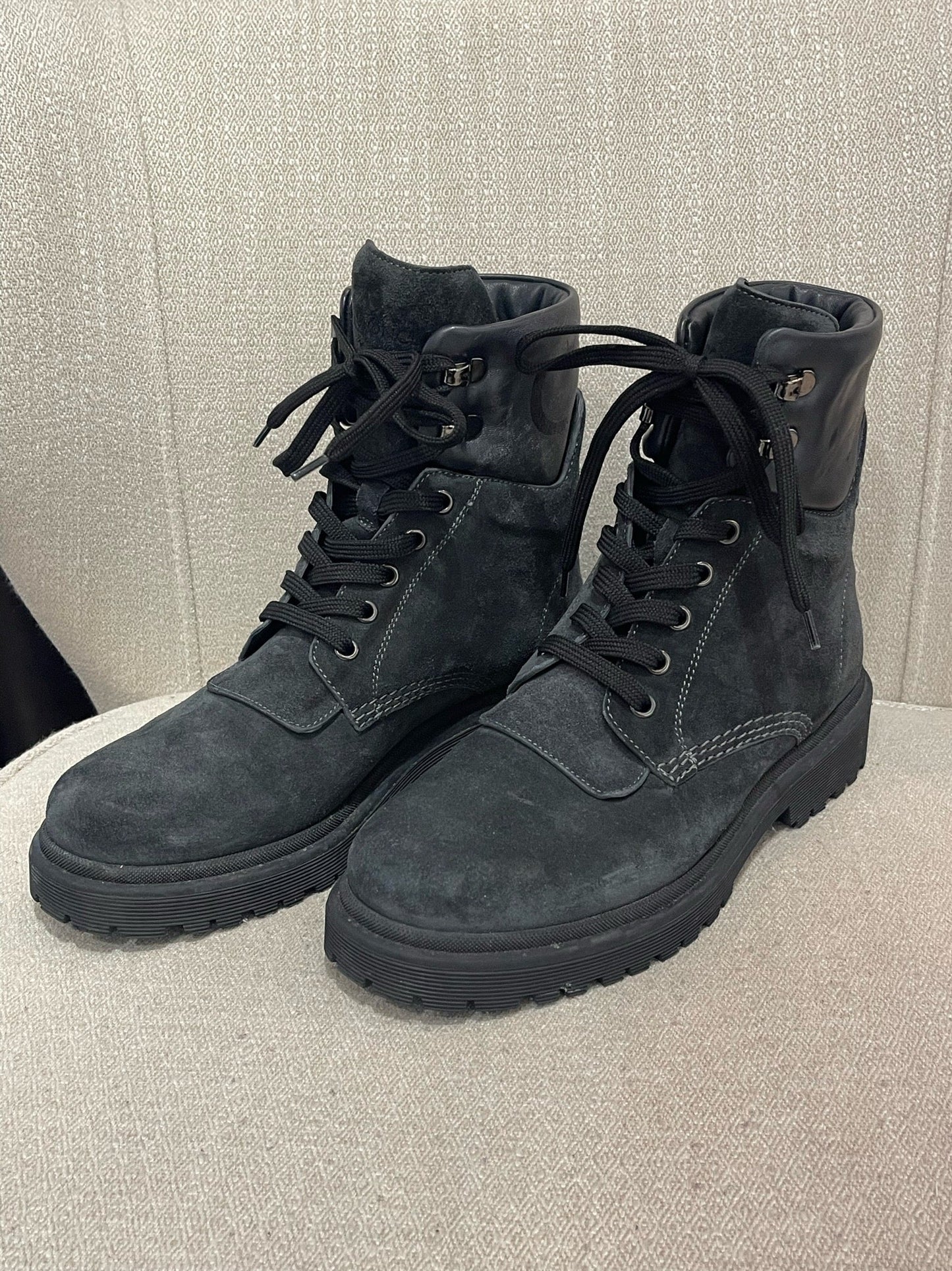 Boots Moncler noires T.38