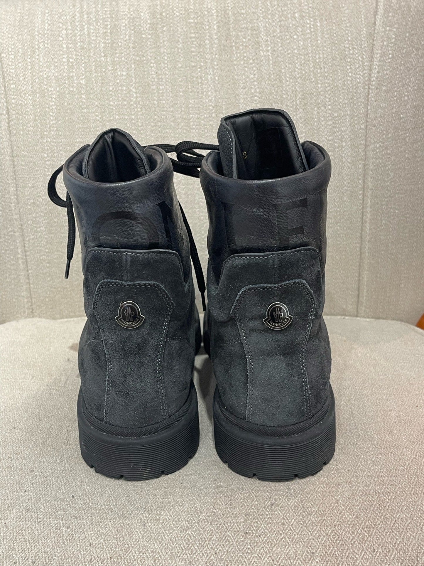 Boots Moncler noires T.38