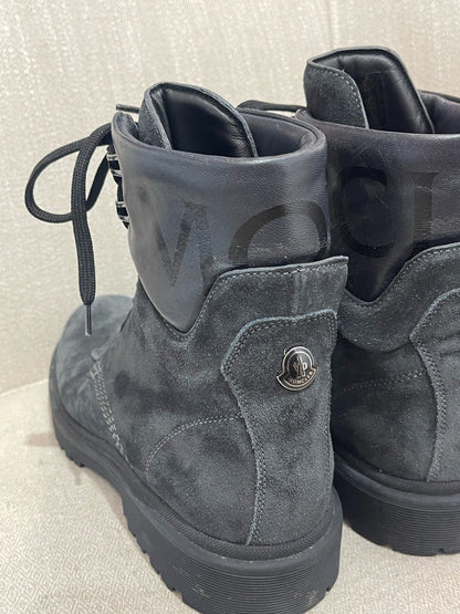 Boots Moncler noires T.38