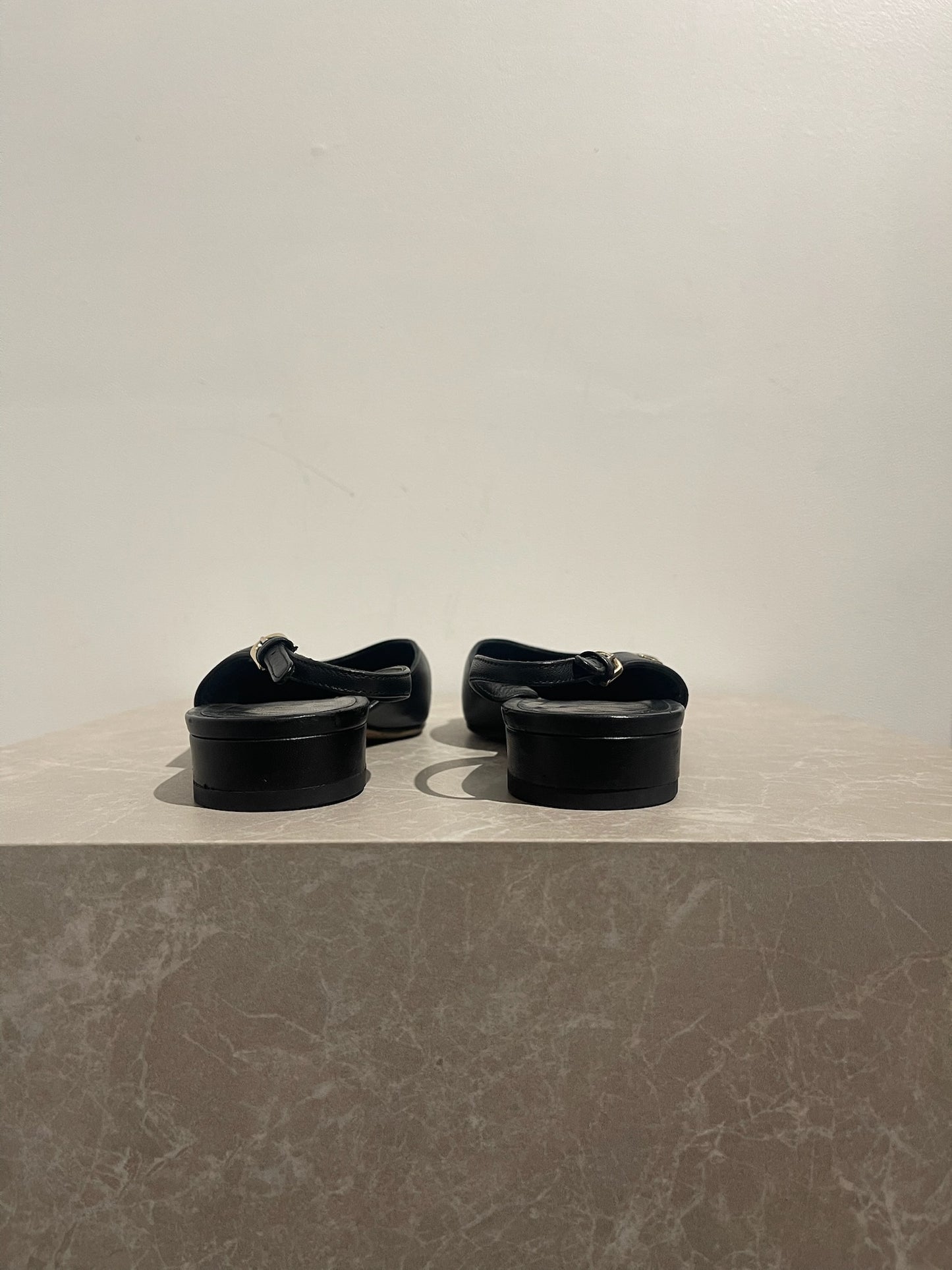 Slingback Chanel noires T.39