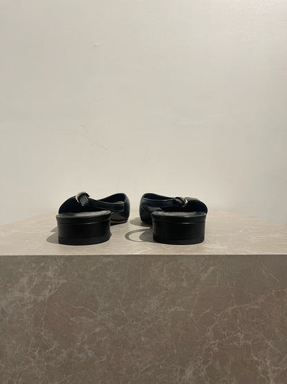 Slingback Chanel noires T.39