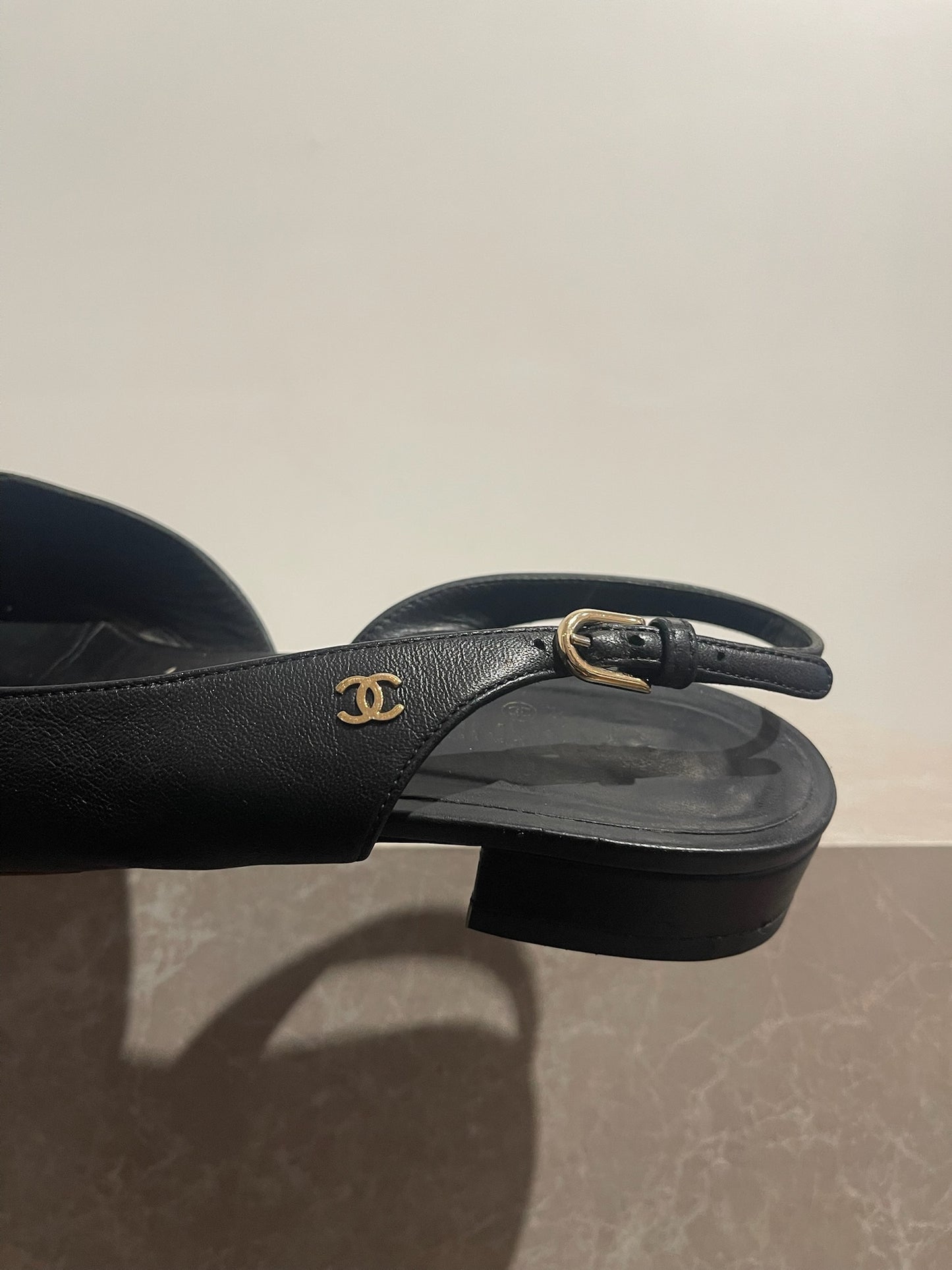 Slingback Chanel noires T.39