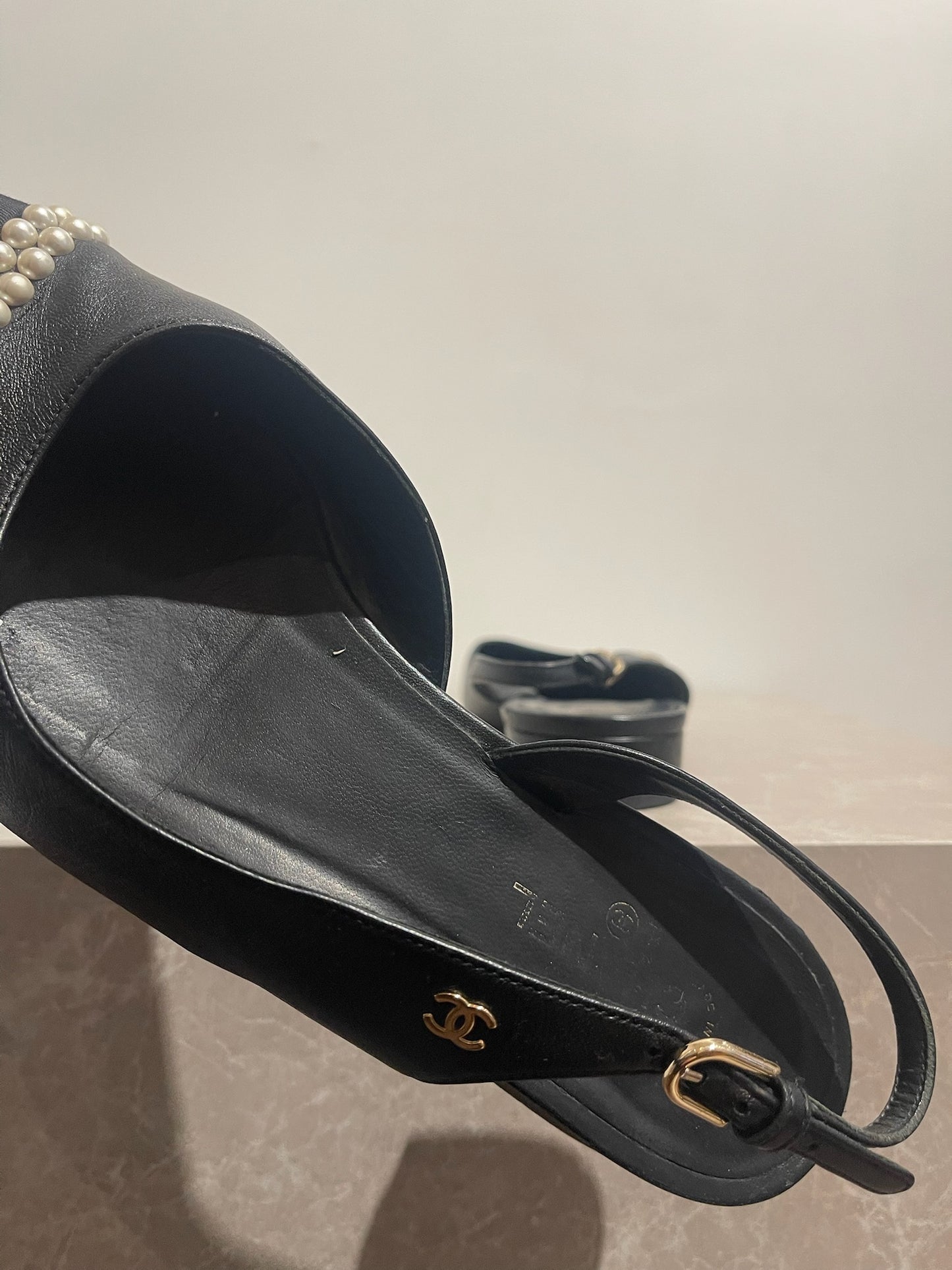 Slingback Chanel noires T.39