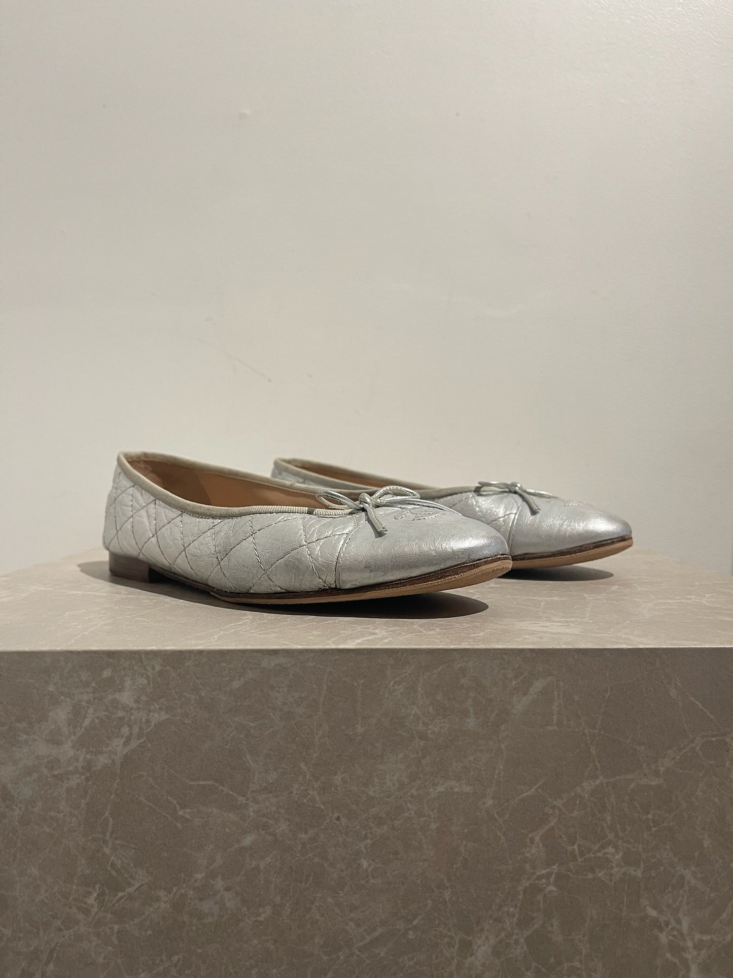 Ballerines Chanel argentées T.38,5