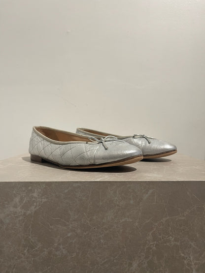 Ballerines Chanel argentées T.38,5