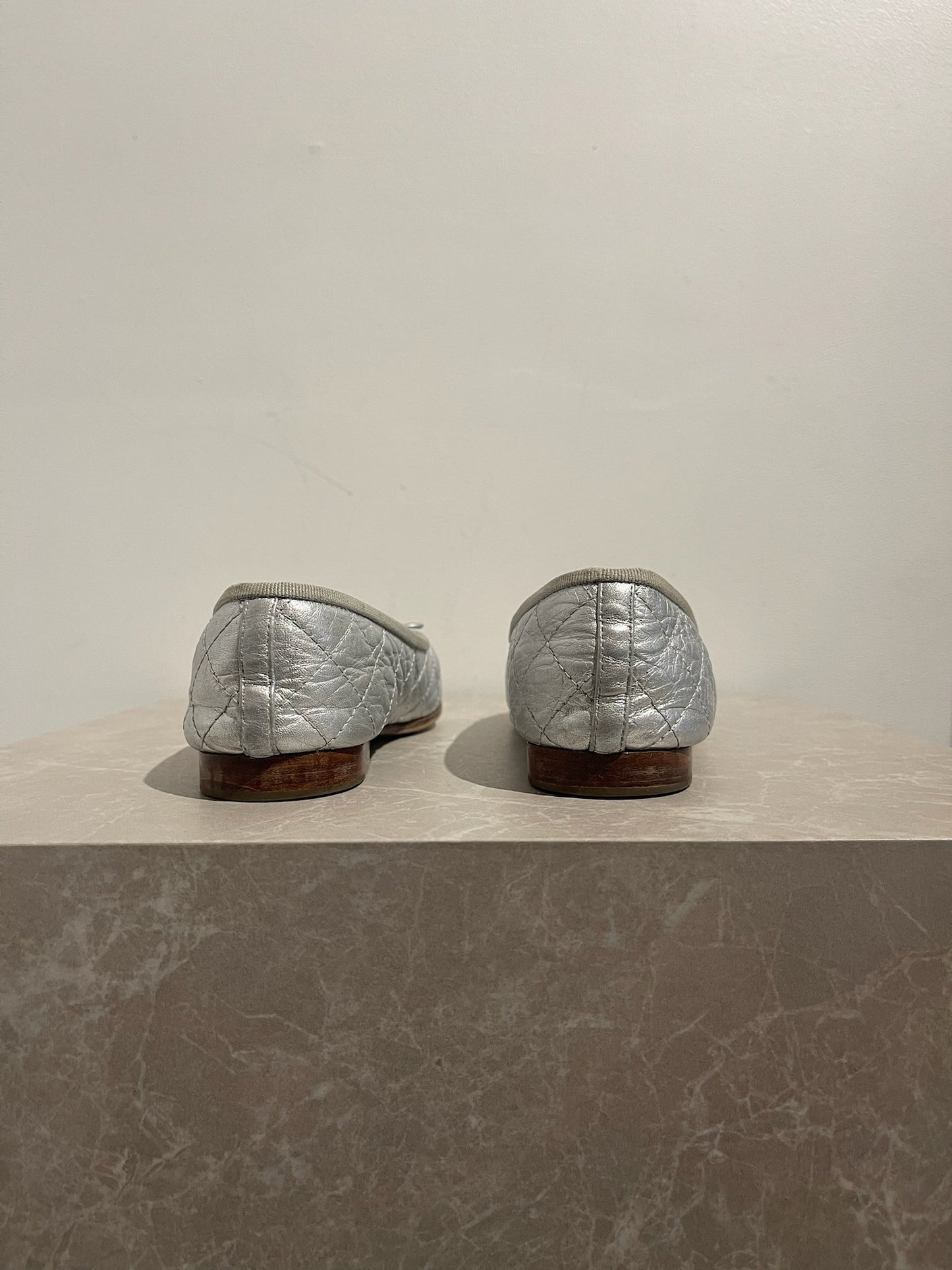 Ballerines Chanel argentées T.38,5