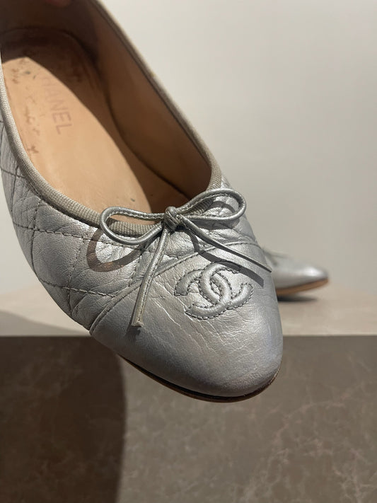 Ballerines Chanel argentées T.38,5