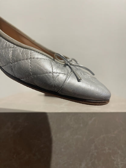 Ballerines Chanel argentées T.38,5