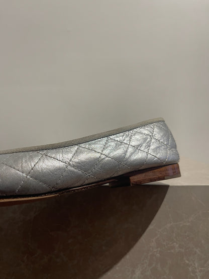 Ballerines Chanel argentées T.38,5
