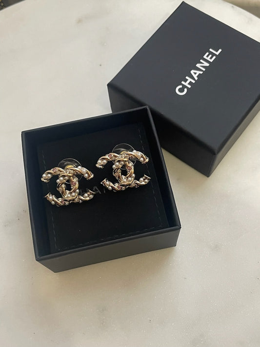 Boucles d'oreilles Chanel CC NEUVES